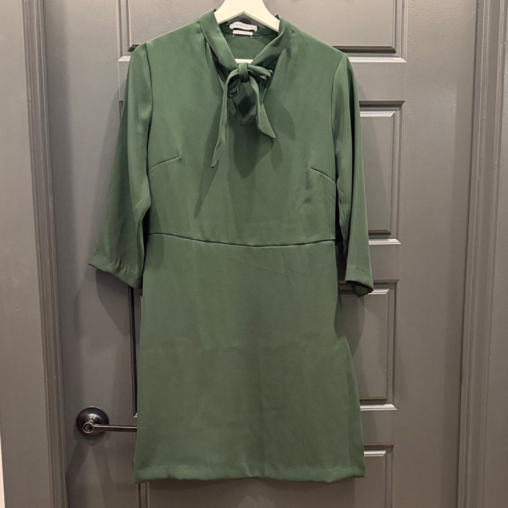 Tie-Neck Green Shift Dress Size 8